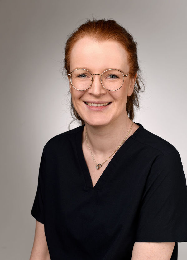 ZMVZ Alstertal - Frau Lauterberg (Zahnarzthelferin, Zahnmedizinische Verwaltungsfachangestellte, Zahnmedizinische Chirurgische/Implantologische Assistenz)